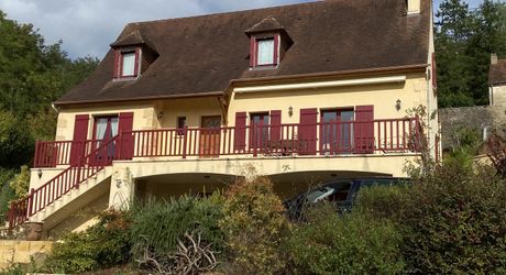 Belle maison contemporaine avec piscine et jolie vue  dans un quartier résidentiel