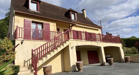 Belle maison contemporaine avec piscine et jolie vue  dans un quartier résidentiel