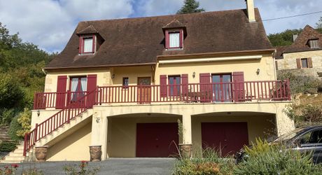 Belle maison contemporaine avec piscine et jolie vue  dans un quartier résidentiel