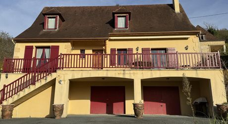 Élégante  maison contemporaine avec piscine et jolie vue,   dans un quartier résidentiel