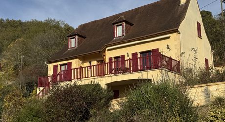 Élégante  maison contemporaine avec piscine et jolie vue,   dans un quartier résidentiel