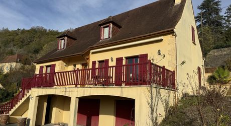 Élégante  maison contemporaine avec piscine et jolie vue,   dans un quartier résidentiel