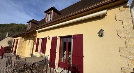 Élégante  maison contemporaine avec piscine et jolie vue,   dans un quartier résidentiel