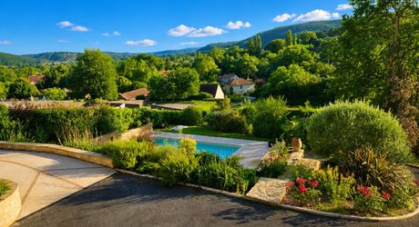 Élégante  maison contemporaine avec piscine et jolie vue,   dans un quartier résidentiel