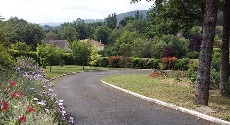 Belle maison contemporaine avec piscine et jolie vue  dans un quartier résidentiel