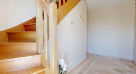 Belle maison contemporaine avec piscine et jolie vue  dans un quartier résidentiel