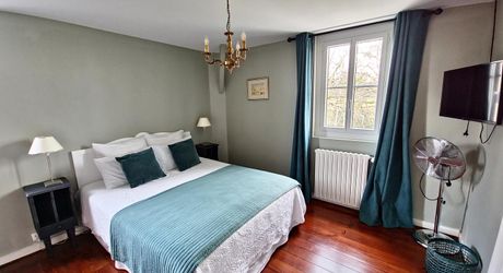 Élégant manoir XIXe avec grand jardin, proche des commerces – Périgord Pourpre