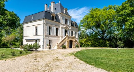 Elegant 19th-century mansion with large garden, close to shops – Périgord Pourpre