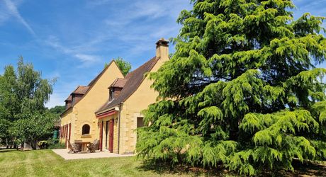Maison Perigordine proche des commerces et parc arboré de 3860m2