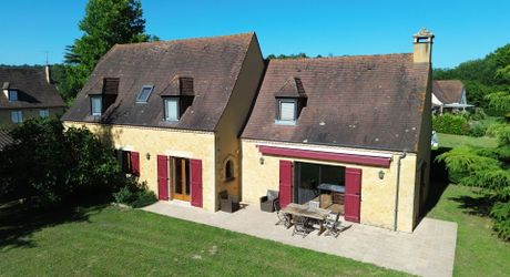 Maison Perigordine proche des commerces et parc arboré de 3860m2