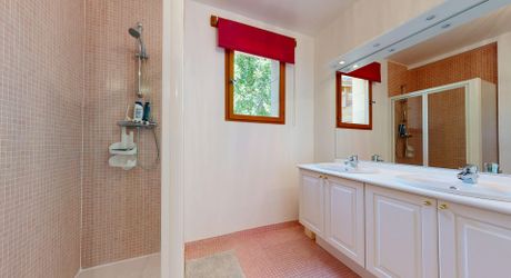 Maison Perigordine proche des commerces et parc arboré de 3860m2