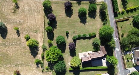 Maison Perigordine proche des commerces et parc arboré de 3860m2