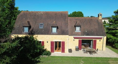 Maison Perigordine proche des commerces et parc arboré de 3860m2