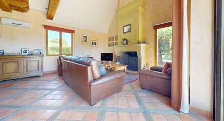 Maison Perigordine proche des commerces et parc arboré de 3860m2