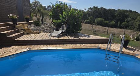 Grande maison contemporaine avec piscine et vue dégagée 