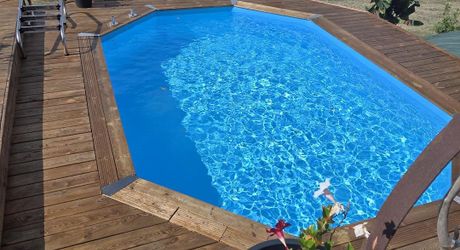 Grande maison contemporaine avec piscine et vue dégagée 