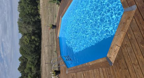 Grande maison contemporaine avec piscine et vue dégagée 