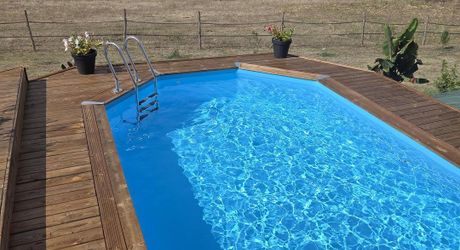 Grande maison contemporaine avec piscine et vue dégagée 