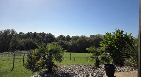 Grande maison contemporaine avec piscine et vue dégagée 