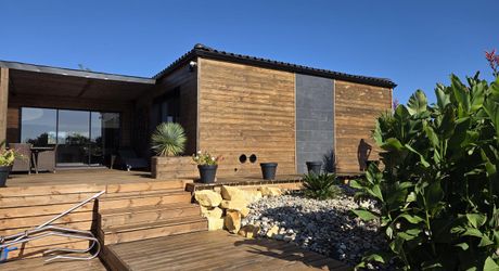 Grande maison contemporaine avec piscine et vue dégagée 
