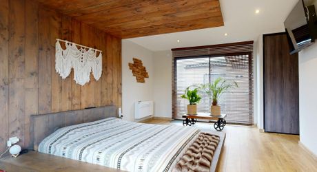 Grande maison contemporaine avec piscine et vue dégagée 