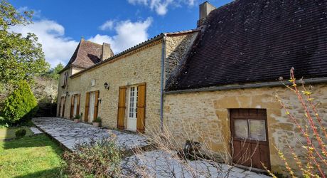 Maison de village de caractère avec piscine et terrain de 1875m2