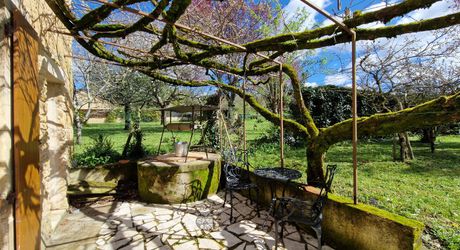 Maison de village de caractère avec piscine et terrain de 1875m2