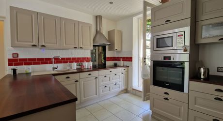 Maison de village de caractère avec piscine et terrain de 1875m2