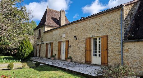 Maison de village de caractère avec piscine et terrain de 1875m2