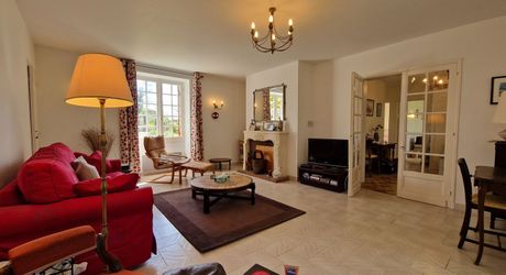 Maison de village de caractère avec piscine et terrain de 1875m2