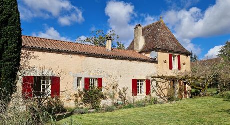 Maison de village de caractère avec piscine et terrain de 1875m2