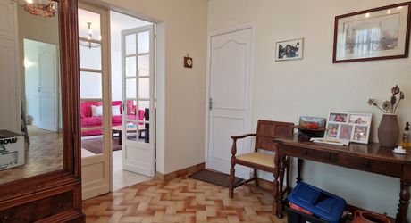 Maison de village de caractère avec piscine et terrain de 1875m2