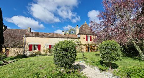 Maison de village de caractère avec piscine et terrain de 1875m2