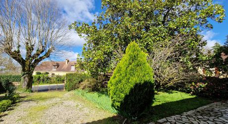 Maison de village de caractère avec piscine et terrain de 1875m2