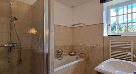 Maison de village de caractère avec piscine et terrain de 1875m2