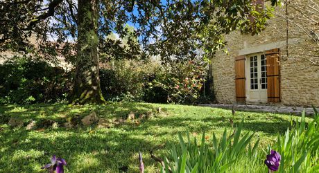 Maison de village de caractère avec piscine et terrain de 1875m2