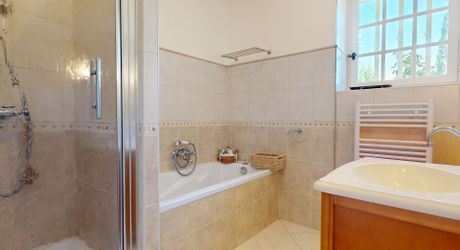 Maison de village de caractère avec piscine et terrain de 1875m2