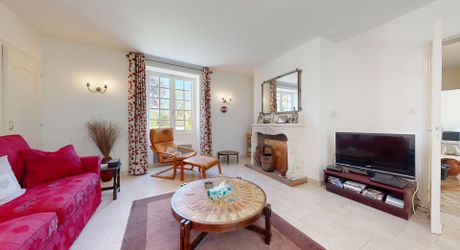 Maison de village de caractère avec piscine et terrain de 1875m2