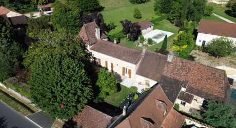 Maison de village de caractère avec piscine et terrain de 1875m2