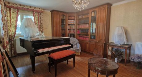 Stone house close to shops in Le Bugue on 3,522 m² of buildable land