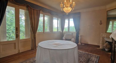 Stone house close to shops in Le Bugue on 3,522 m² of buildable land