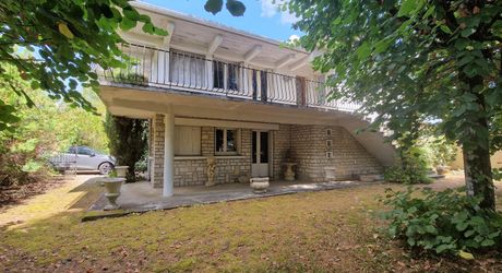 Maison en pierres proche des commerces du Bugue sur terrain de 3522m2 constructibles