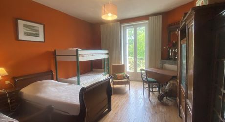 Grande maison de ville 210m2 avec jardin et garage - Proche commerces