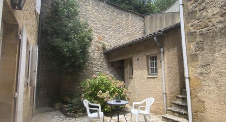 Grande maison de ville 210m2 avec jardin et garage - Proche commerces