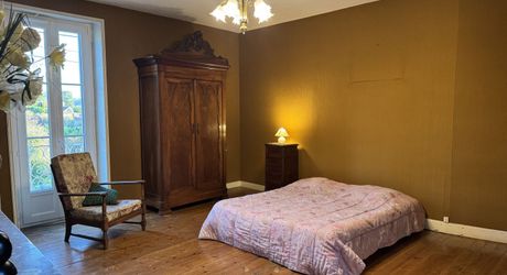 Grande maison de ville 210m2 avec jardin et garage - Proche commerces