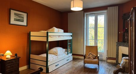 Grande maison de ville 210m2 avec jardin et garage - Proche commerces