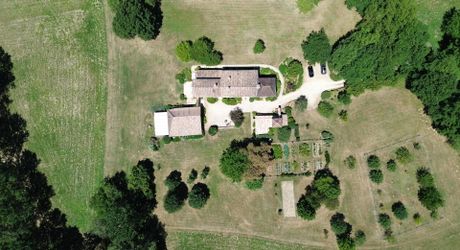Le charme de l’ancien, la perfection de la rénovation et les vues que le Périgord peut offrir.