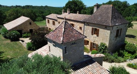 Le charme de l’ancien, la perfection de la rénovation et les vues que le Périgord peut offrir.