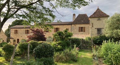 Le charme de l’ancien, la perfection de la rénovation et les vues que le Périgord peut offrir.