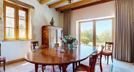 Le charme de l’ancien, la perfection de la rénovation et les vues que le Périgord peut offrir.
